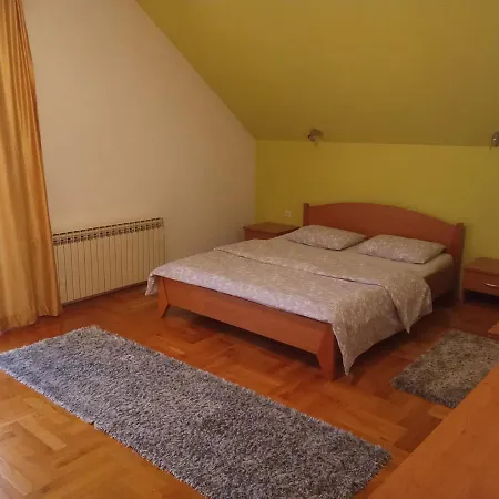 Apartman Mona *