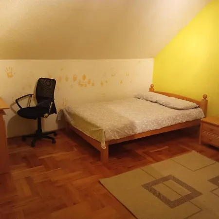 アパート Apartman Mona リヴノ